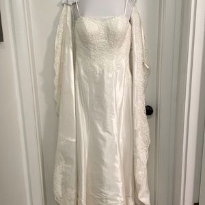 Essence of Australia Creme Wedding Dress
